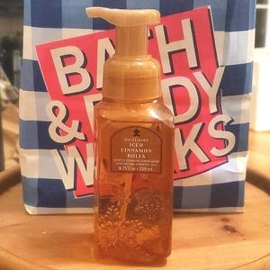 Iced Cinnamon Rolls Bath & Body Works Foaming Gentle Hand Soap - NEW